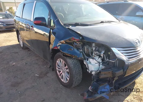 2017 Toyota Sienna Xle Premium 8 Passenger z USA, uszkodzony, nr VIN 5TDYZ3DC6HS870018